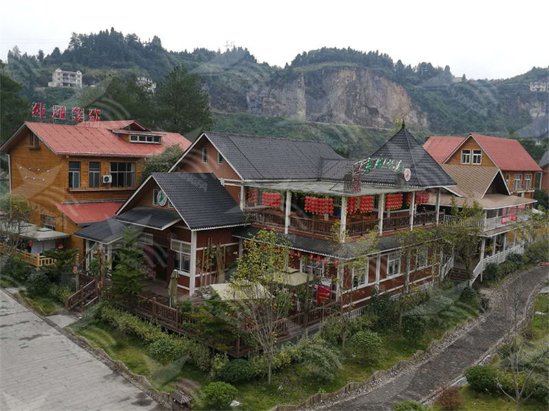 選擇湛江合成樹脂瓦，為南方屋頂雨季防水護航